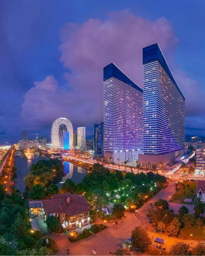 Orbi City Sea View - Special Category Aparthotel Batumi Bagian luar foto
