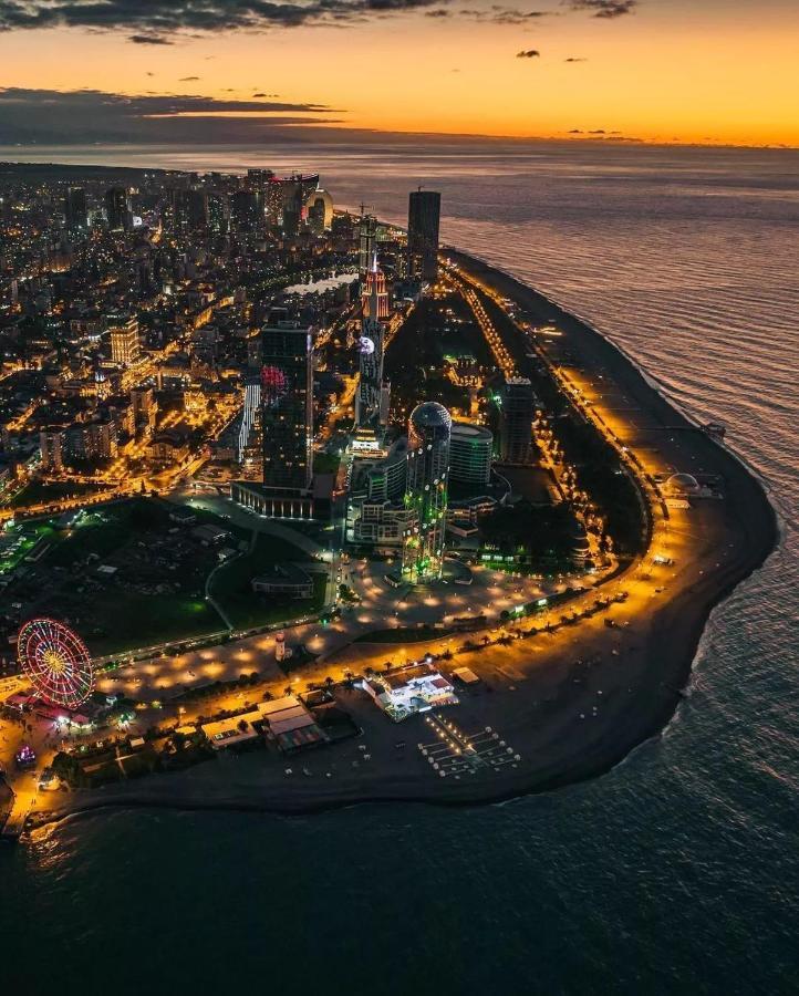 Orbi City Sea View - Special Category Aparthotel Batumi Bagian luar foto
